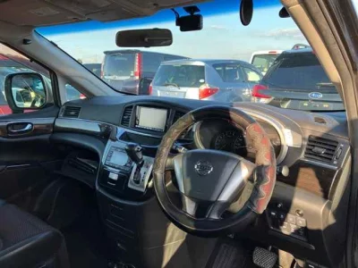 Nissan ELGRAND  с аукциона в Японии
