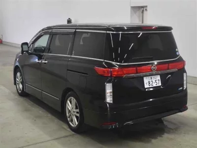 Nissan ELGRAND  с аукциона в Японии