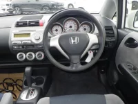 Honda FIT лот № 3895 оценка 3.5  с аукциона в Японии 2