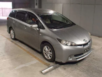 Toyota WISH  с аукциона в Японии