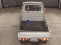Suzuki CARRY TRUCK лот № 8261 оценка 3  с аукциона в Японии 5