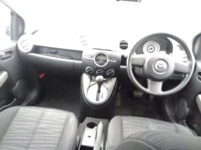 Mazda DEMIO  с аукциона в Японии