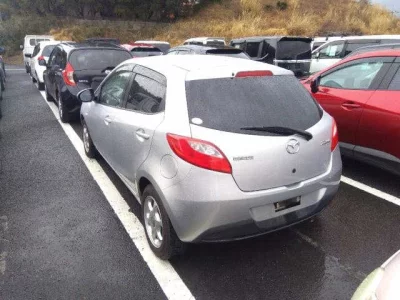 Mazda DEMIO  с аукциона в Японии