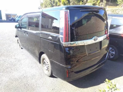 Toyota NOAH  с аукциона в Японии