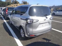 Toyota SIENTA лот № 20 оценка R  с аукциона в Японии 1