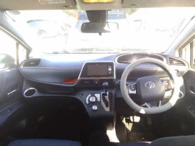 Toyota SIENTA  с аукциона в Японии