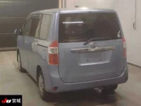 Toyota NOAH лот № 4514 оценка R  с аукциона в Японии 1