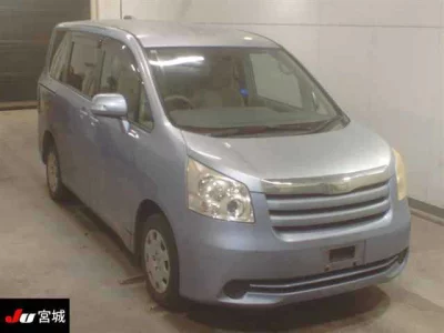Toyota NOAH  с аукциона в Японии