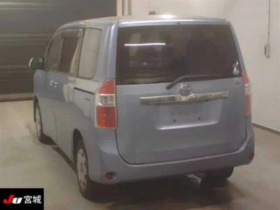 Toyota NOAH  с аукциона в Японии