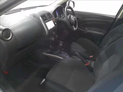 Nissan TIIDA LATIO  с аукциона в Японии