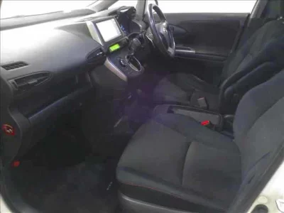 Toyota WISH  с аукциона в Японии