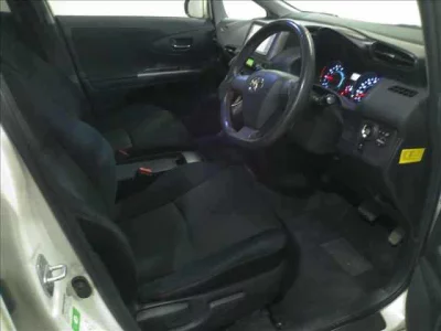 Toyota WISH  с аукциона в Японии