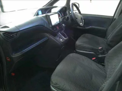 Toyota VOXY  с аукциона в Японии