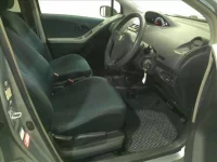 Toyota VITZ лот № 4223 оценка 3.5  с аукциона в Японии 3