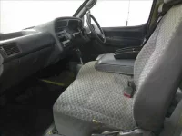 Toyota HIACE VAN лот № 9030 оценка R  с аукциона в Японии 2