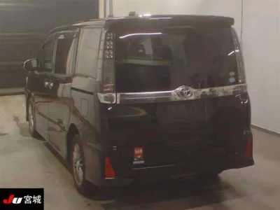 Toyota VOXY  с аукциона в Японии