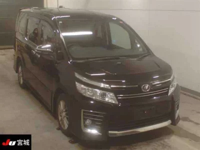 Toyota VOXY  с аукциона в Японии