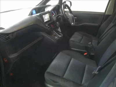 Toyota VOXY  с аукциона в Японии