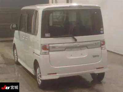 Daihatsu TANTO  с аукциона в Японии