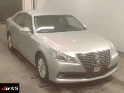 Toyota CROWN  с аукциона в Японии