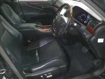 Lexus LS  с аукциона в Японии