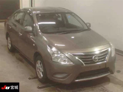 Nissan LATIO  с аукциона в Японии