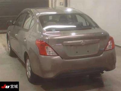 Nissan LATIO  с аукциона в Японии