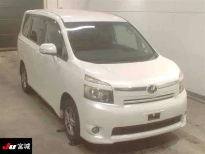 Toyota VOXY  с аукциона в Японии