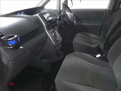 Toyota VOXY  с аукциона в Японии