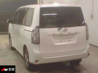 Toyota VOXY  с аукциона в Японии