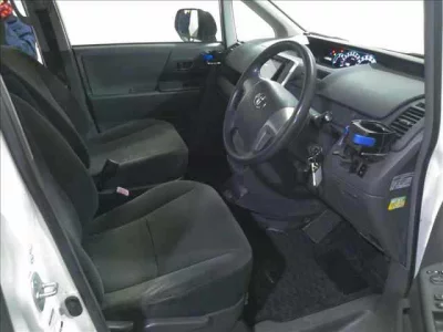 Toyota VOXY  с аукциона в Японии