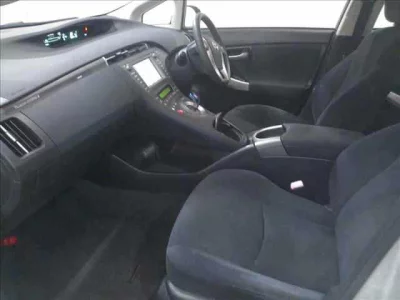 Toyota PRIUS PHV  с аукциона в Японии