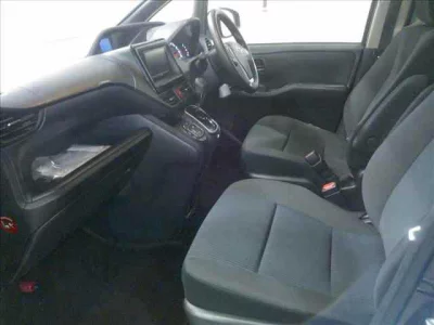 Toyota NOAH  с аукциона в Японии