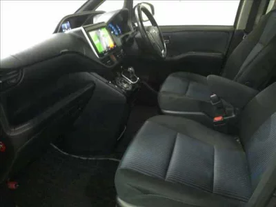 Toyota VOXY  с аукциона в Японии