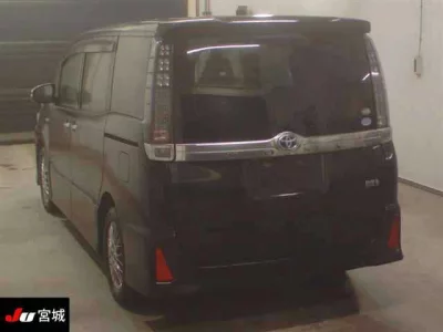 Toyota VOXY  с аукциона в Японии