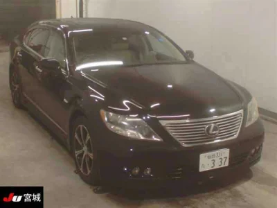 Lexus LS  с аукциона в Японии