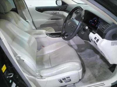 Lexus LS  с аукциона в Японии
