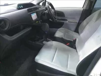 Toyota AQUA лот № 2317 оценка 3.5  с аукциона в Японии 2