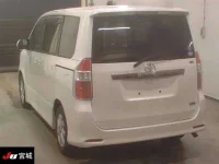 Toyota NOAH лот № 2318 оценка 3.5  с аукциона в Японии 1