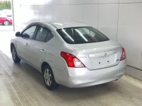 Nissan LATIO лот № 2057 оценка R  с аукциона в Японии 1