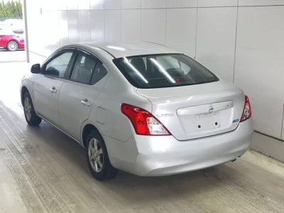 Nissan LATIO  с аукциона в Японии