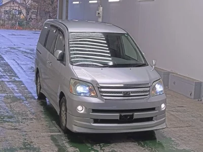 Toyota NOAH  с аукциона в Японии