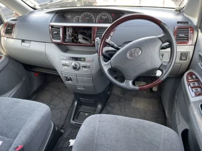 Toyota NOAH  с аукциона в Японии