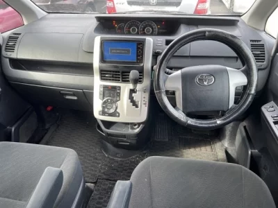 Toyota VOXY  с аукциона в Японии