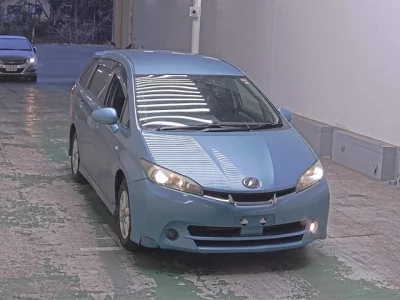 Toyota WISH  с аукциона в Японии