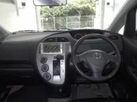 Toyota RACTIS лот № 1056 оценка 3  с аукциона в Японии 5