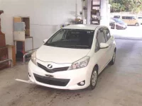 Toyota VITZ лот № 242 оценка R  с аукциона в Японии 3