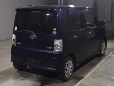 Toyota PIXIS SPACE  с аукциона в Японии