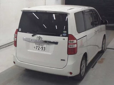 Toyota NOAH  с аукциона в Японии