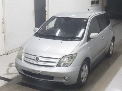 Toyota IST  с аукциона в Японии